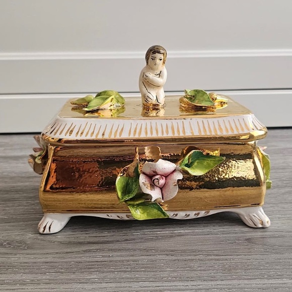 Other - Vintage Gorgeous Hard To Find Gold and Floral Trinket Box Made In Italy